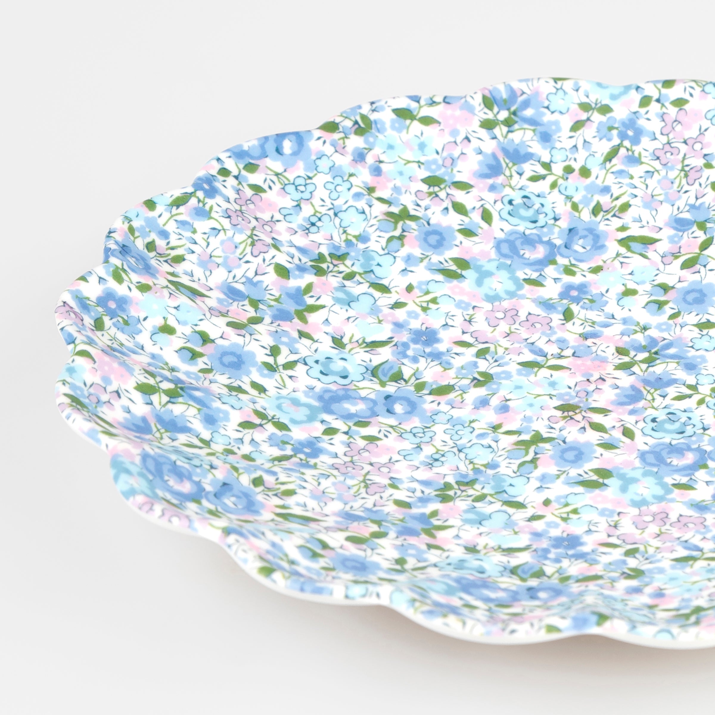 Scalloped Floral Melamine Party Decorative Plates, Set of 4 - Image 8